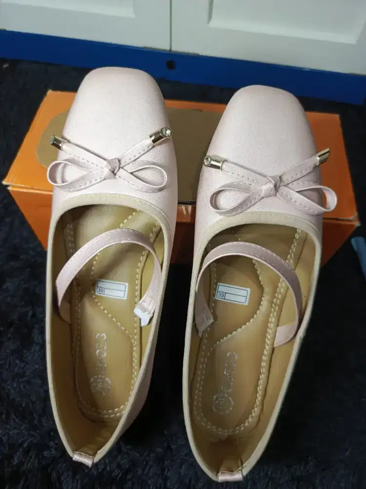 Sepatu wanita baru belum pakai