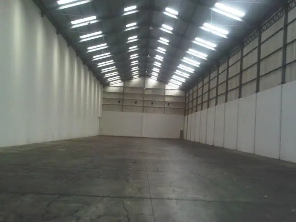 Gudang Ciracas Jaktim: LB 1150 M2, Loading Dock, Akses Kontener, Bebas Banjir