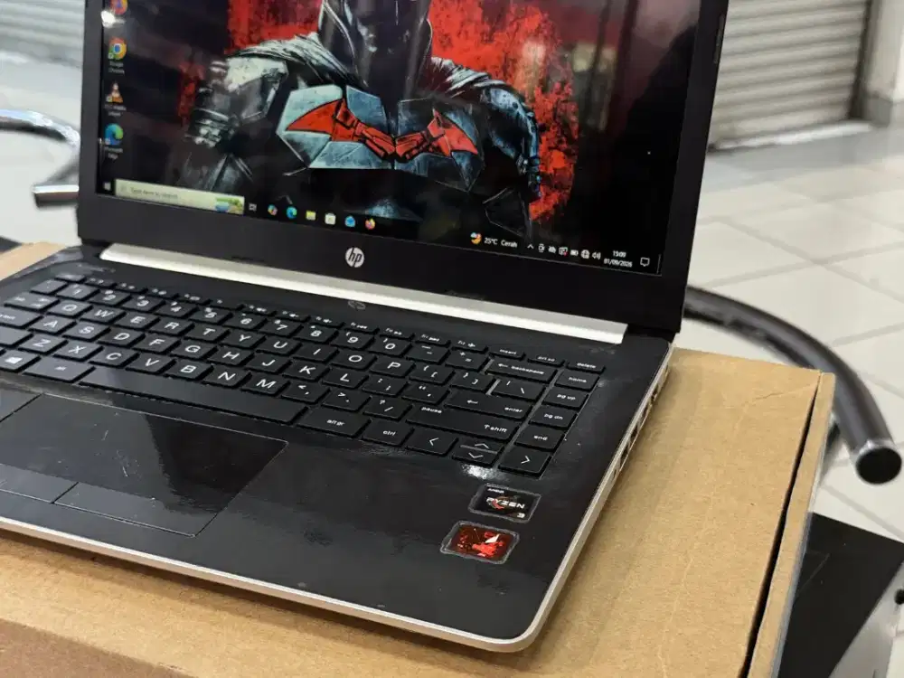 Laptop HP 14-cm006AU prosesor AMD Ryzen 3 2200U RAM 4GB SSD 256GB