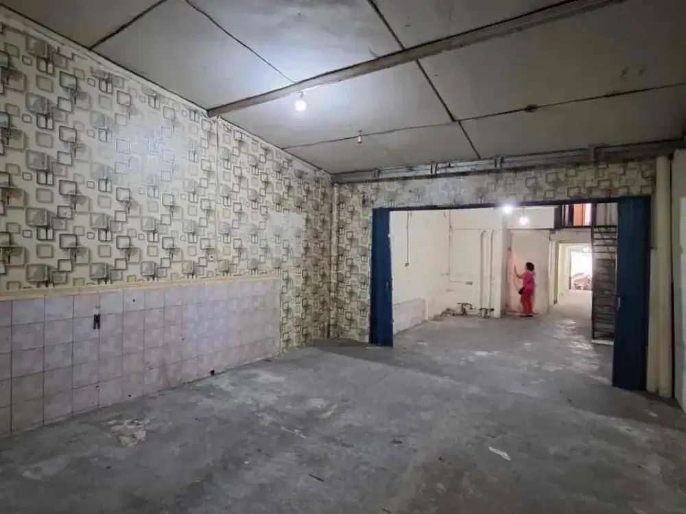 Disewakan rumah 1,5 lantai bisa untuk gudang ekspediai, bengkel dll di mangga besar