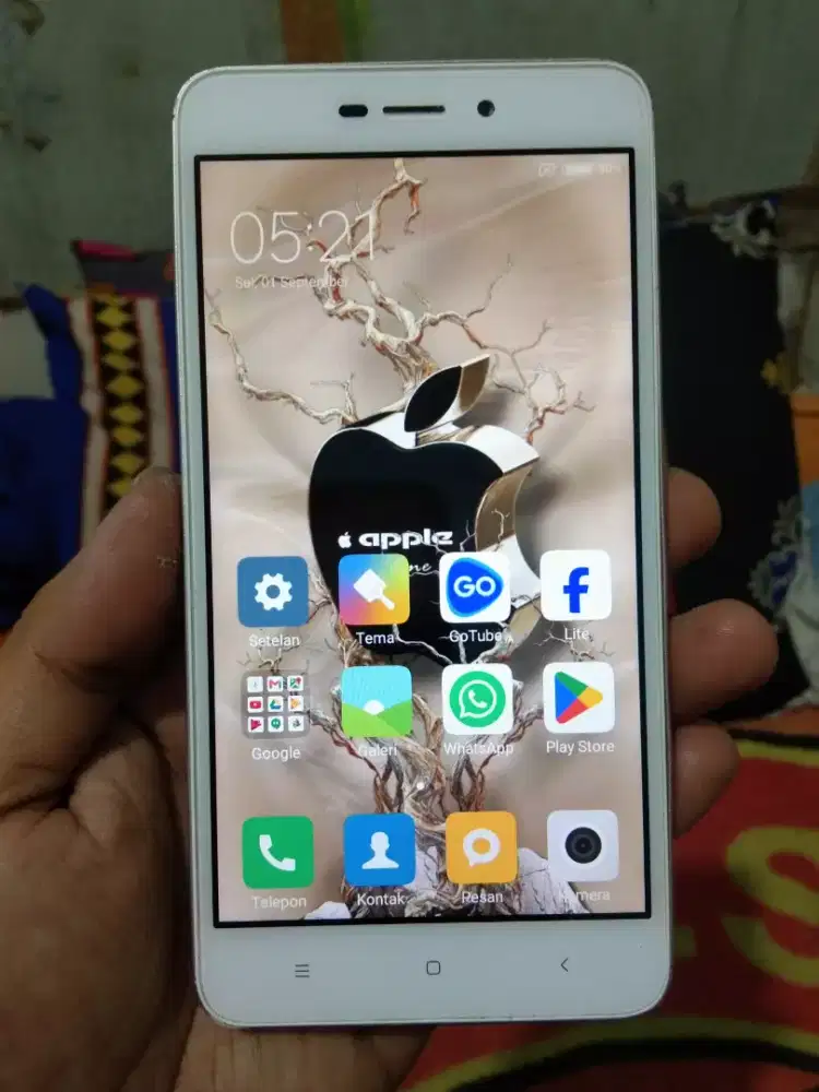 Xiaomi redmi 4a 4G 2/16 layar 5 inchi super mulus