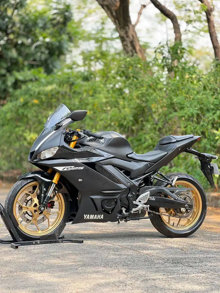 YAMAHA NEW YZF R25 2019 HITAM KM LOW PAJAK PANJANG FULL MULUS