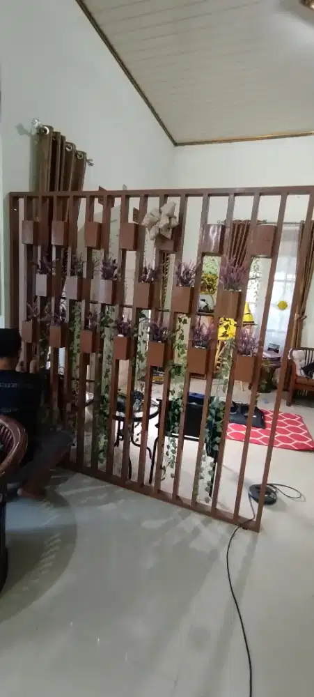 Sekat dari besi