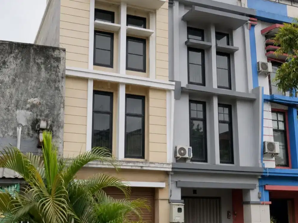 Disewakan cepat Ruko 3lantai di Raya Kranggan dekat BG Junction