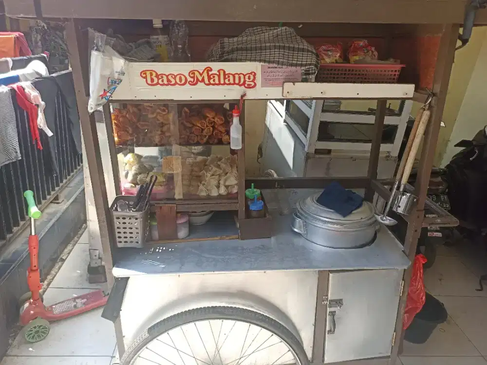 Jualan bakso malang dorong si boy