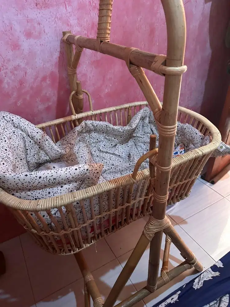 Ayunan bayi rotan goyang