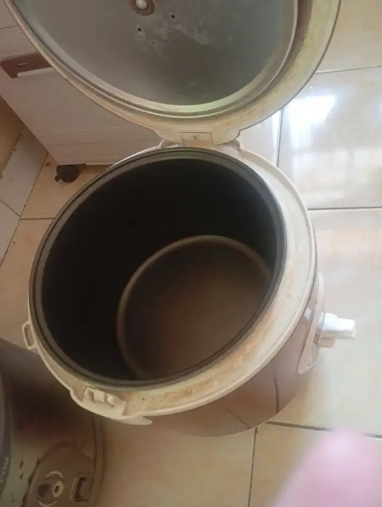 Di jual rice cooker merk young ma normal