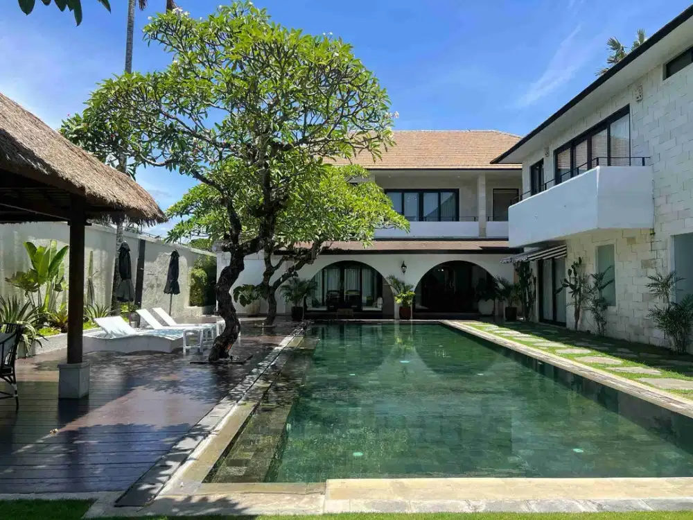 Luxury Villa Komersial Mewah 150 Meter ke Pantai Seminyak