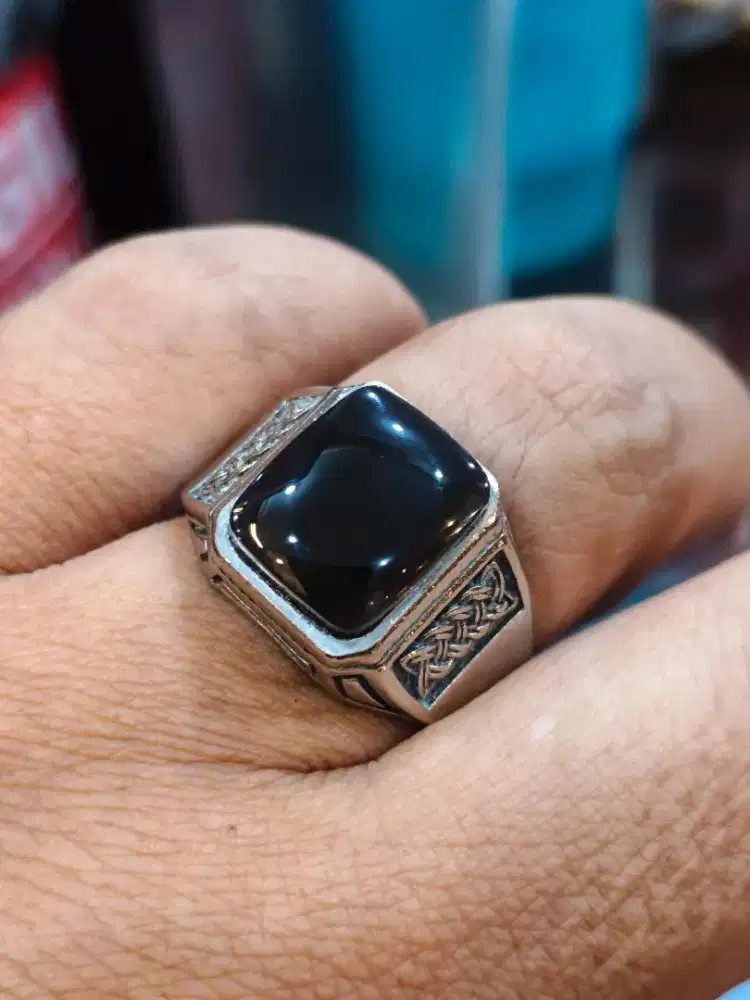 Akik yaman aswad ori tembus merah