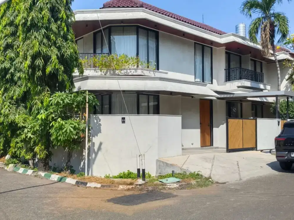 DIJUAL RUMAH BARU SIAP HUNI FULL FURNISHED DI JL ALAM SEGAR PONDOK INDAH JAKARTA SELATAN