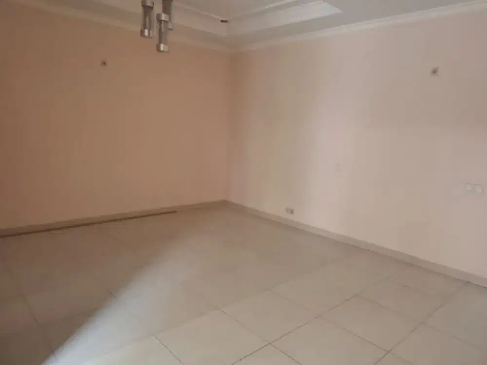 Disewa Rumah 3 KT + Kamar Bawah, Semi Furnished di JGC CLUSTER ZEBRINA  | 006