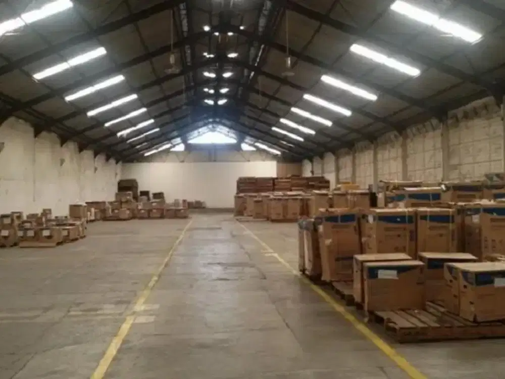 Gudang Ciracas Jaktim: LB 1800 m2, Loading Dock, Akses Kontener, Bebas Banjir
