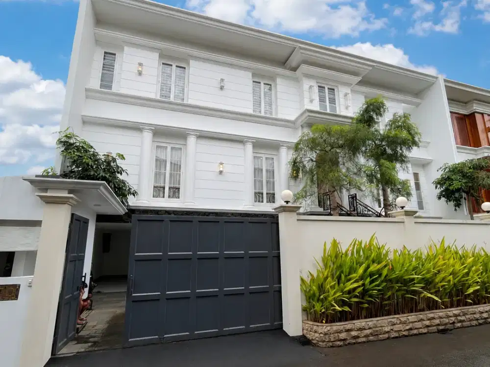 Rumah Mewah di Kemang dengan Private Lift & Swimming Pool