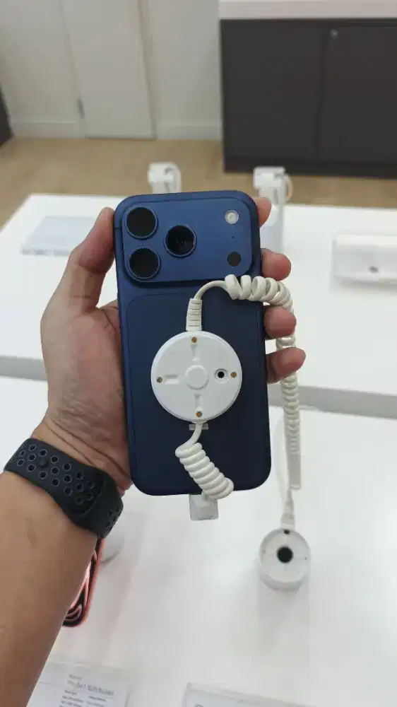 IPHONE 17 PRO DEEP BLUE