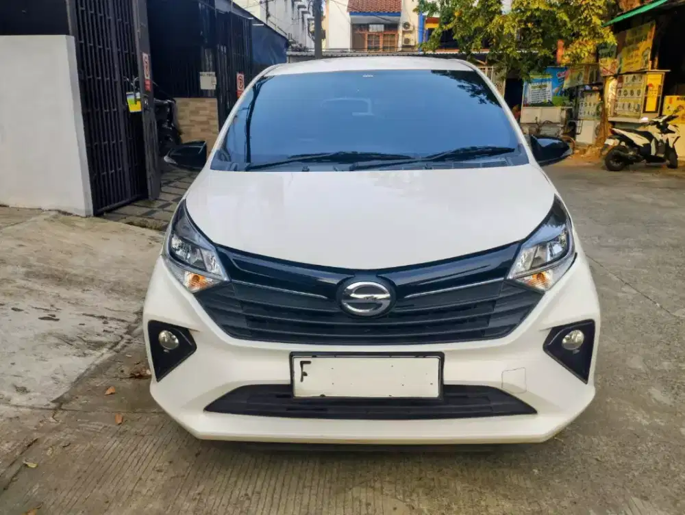 Daihatsu Sigra 1.2 New R 2025. Low KM putih mulus full Ori cat