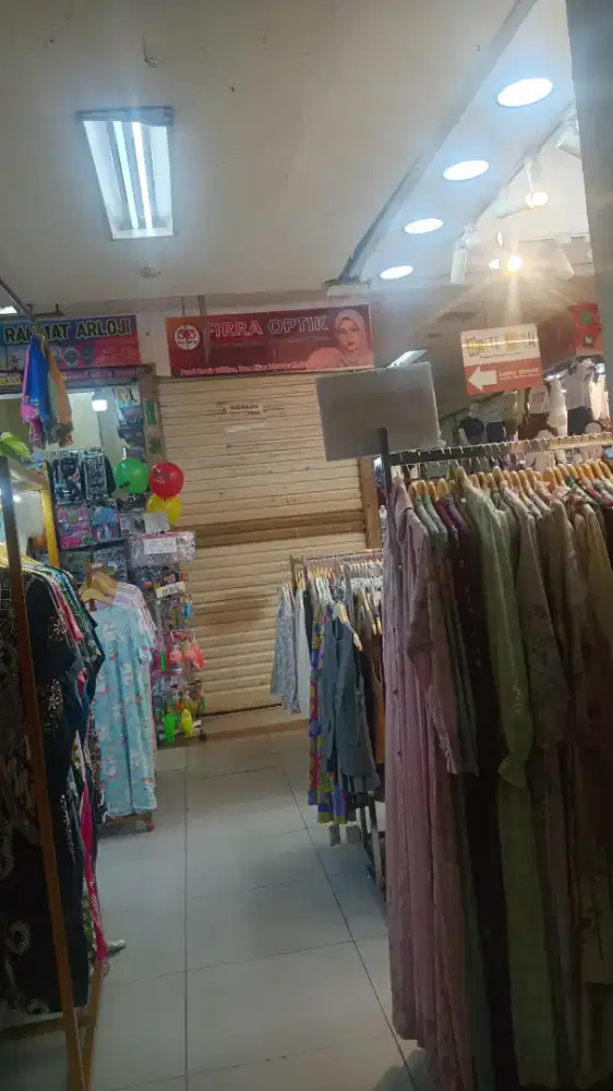 jaga pakaian wanita