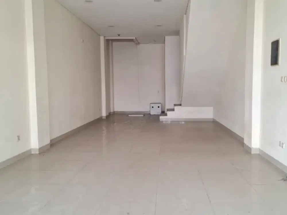 Disewakan Ruko Paris Golf Lake Siap Pakai 3 Lantai