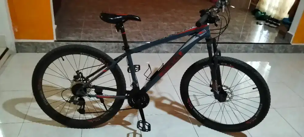 Jual sepeda bekas kondisi oke seperti baru