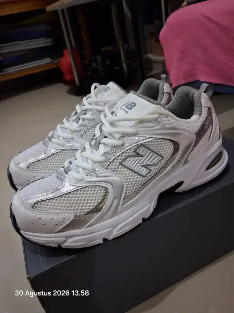 Original Authentic NB 530 BNIB White Silver Metalic
Size 40½ /25,5cm