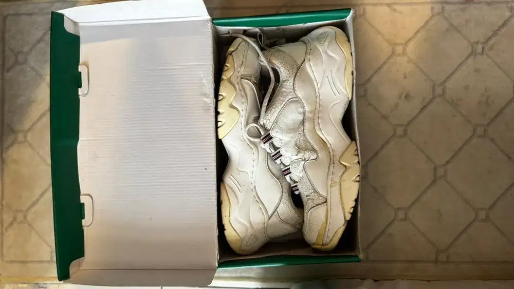 skechers 42 putih