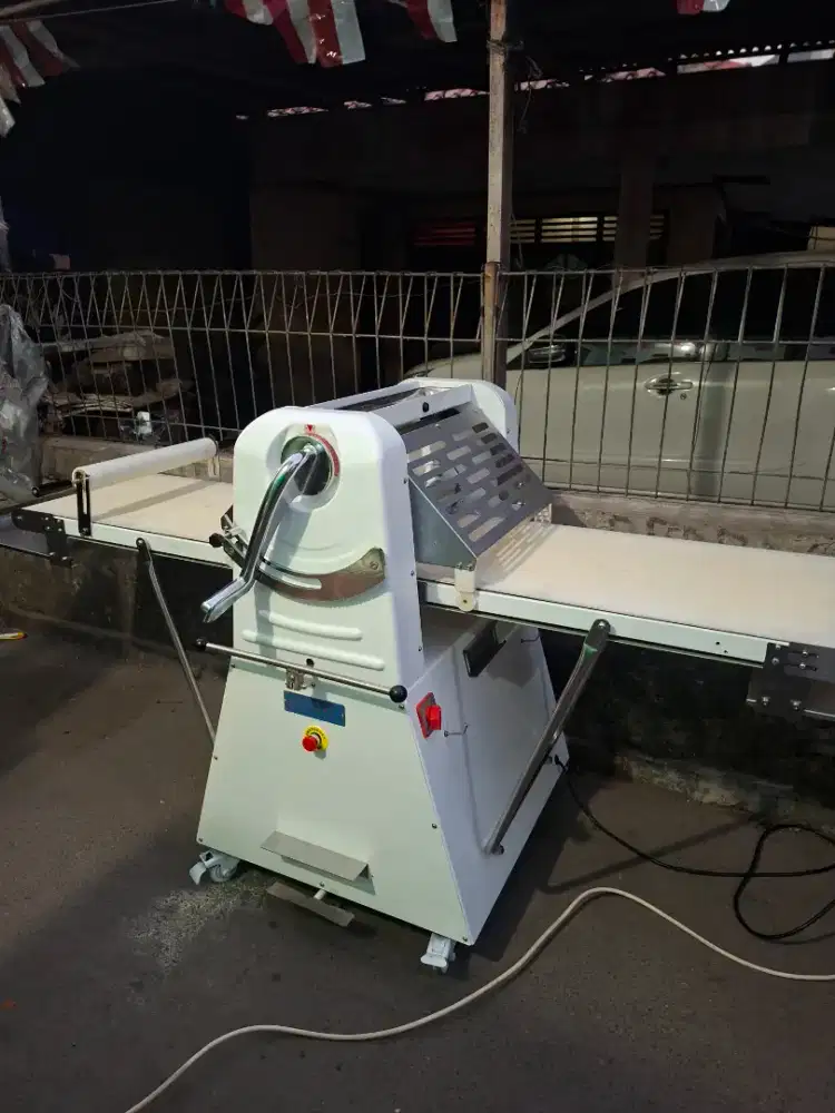 Mesin standing dough sheeter model SM-520E merk Sinmag Taiwan
