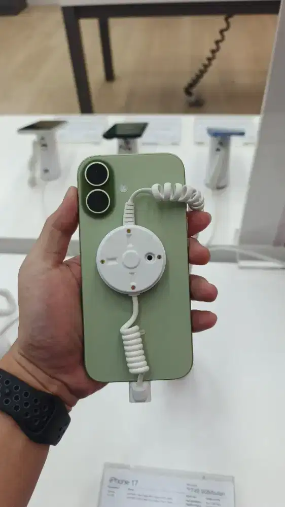 IPHONE 17 WHITE