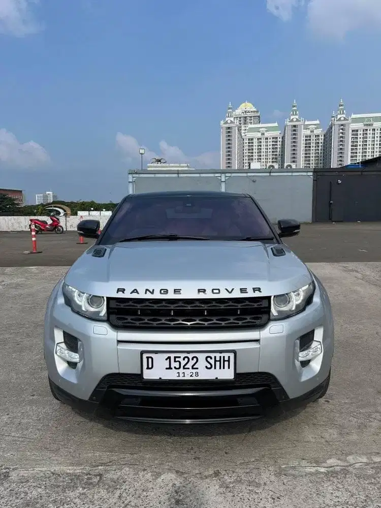 Range Rover Evoque 2012 Coupe
Silver on Black