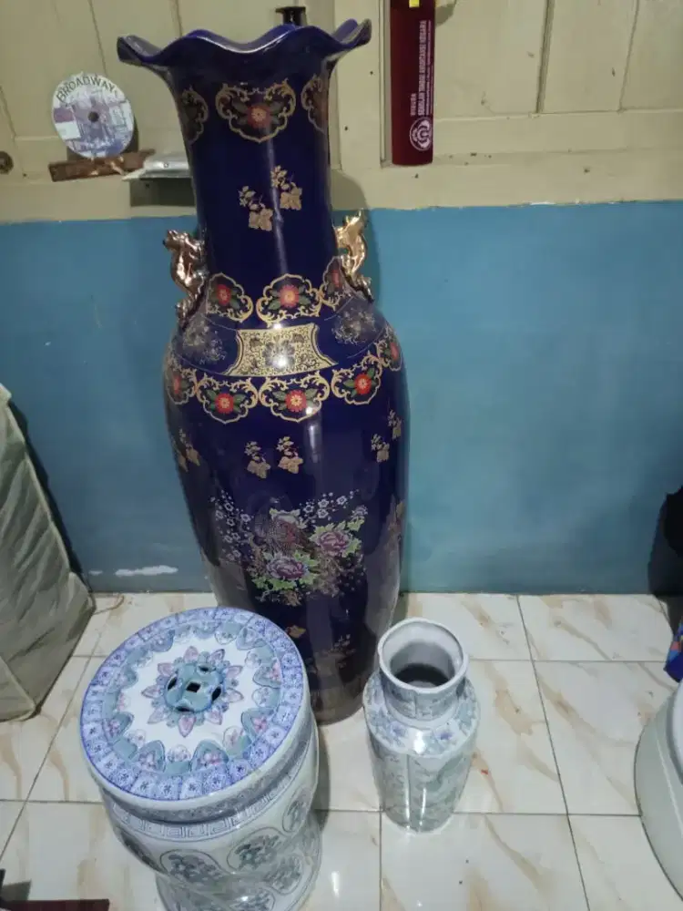 Guci Keramik Hiasan Rumah