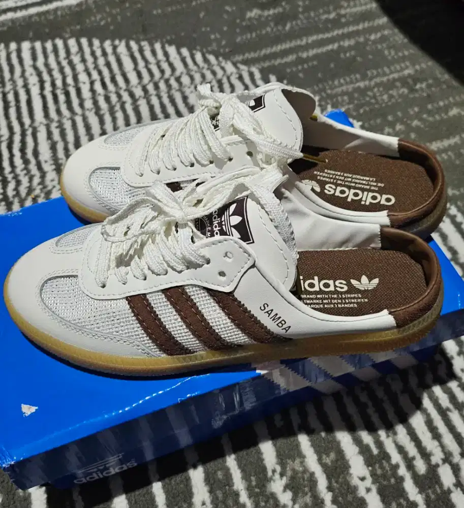 Sepatu Adidas slip on