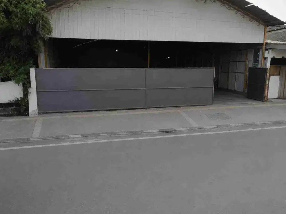 Disewakan workshop strategis area ramai pondok kelapa
