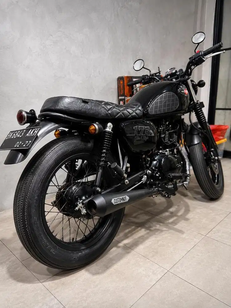 Kawasaki W175 2022 Custom Black | Low KM 20.005 | Part Ori Lengkap