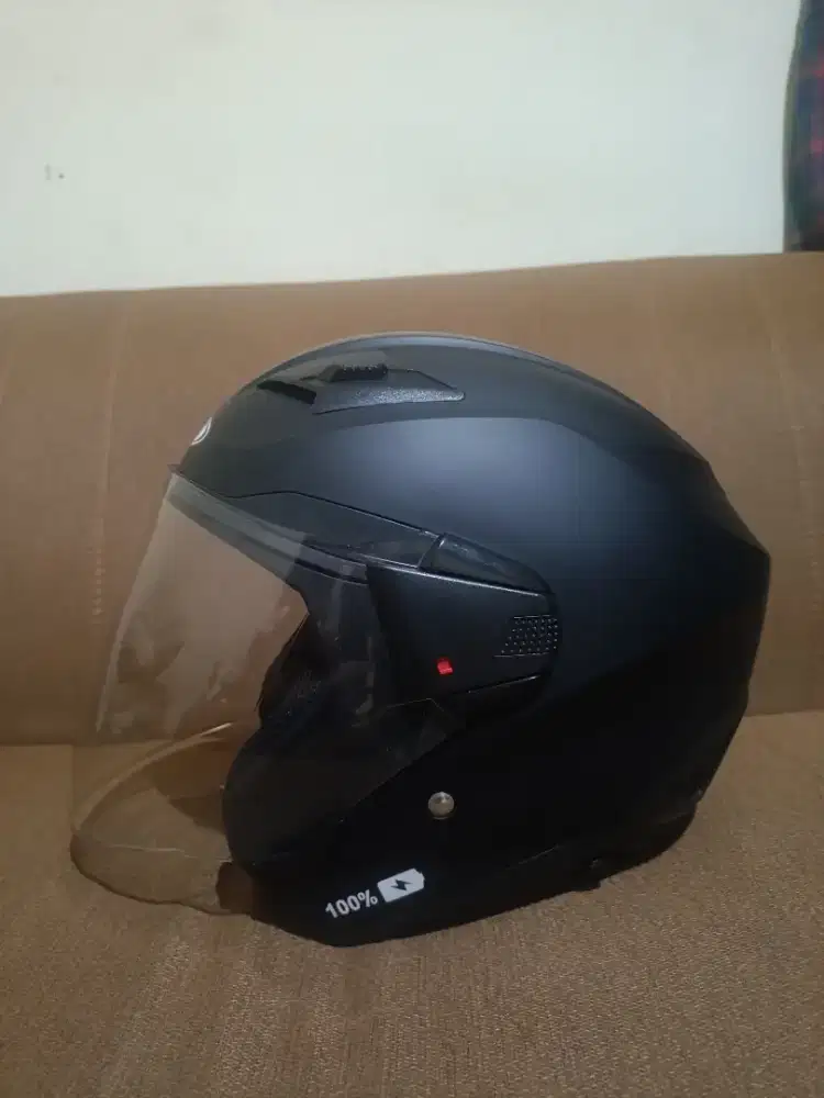 Zeus ZS-611 hitam doff