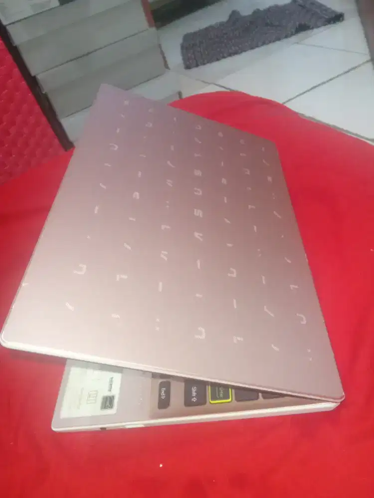 Asus e210m  no minus