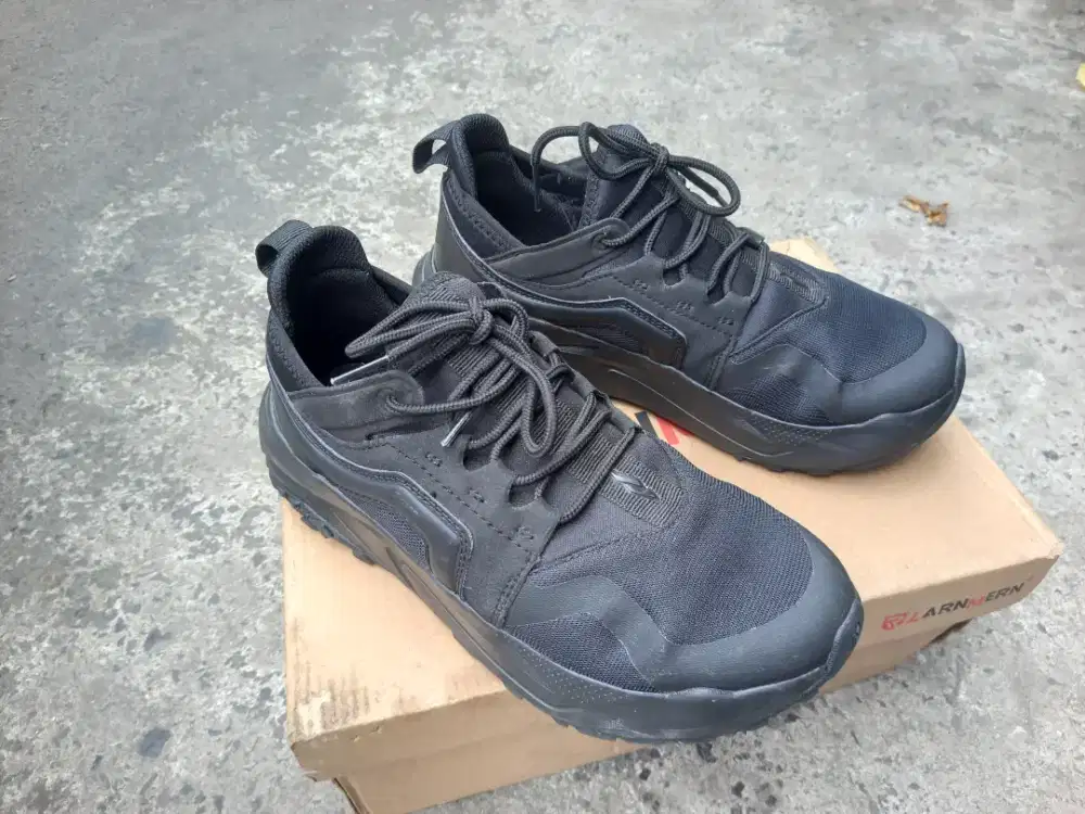 Sepatu mills full black original size 40