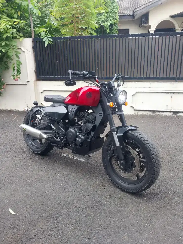 Yamaha Byson 150cc Custom bobber R'E/ TRIUMPH