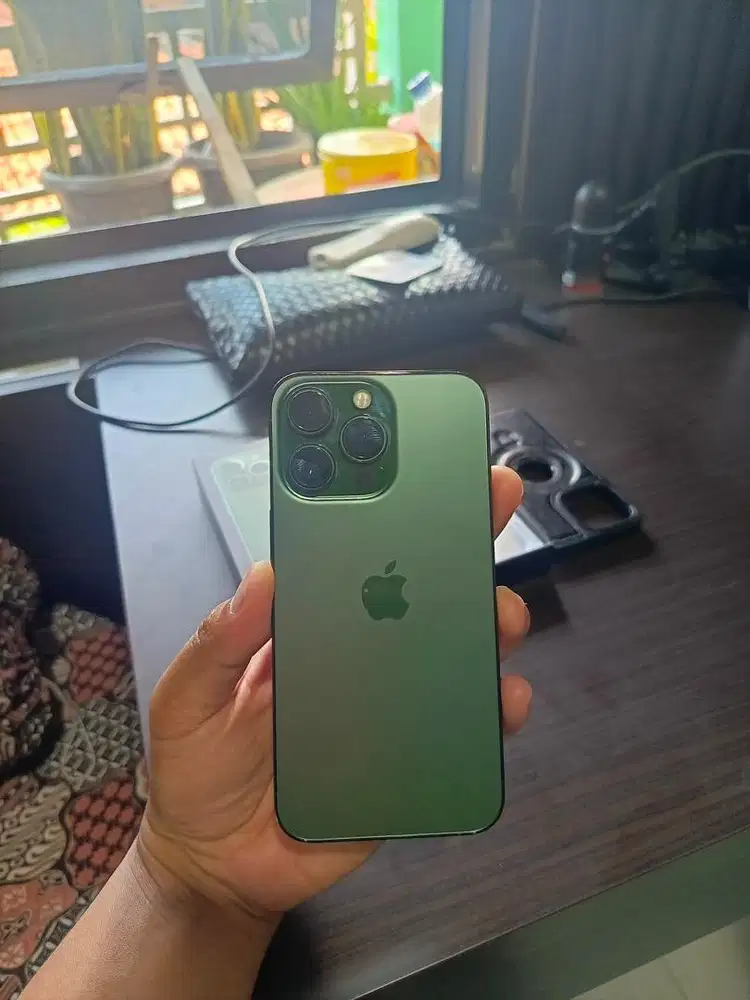 Mau TT diatasnya punya IPHONE 13 pro IBOX fullset 128 gb