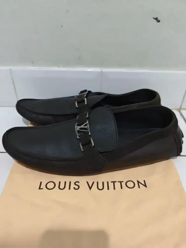 Louis Vuitton LV Hockenheim original aurhentic size 10N retail 16jt an