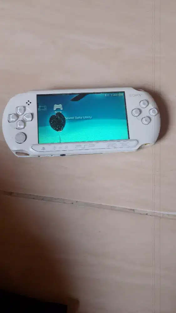 Psp street kondisi bahan minus lcd pecah sm umd jual apa adanya..