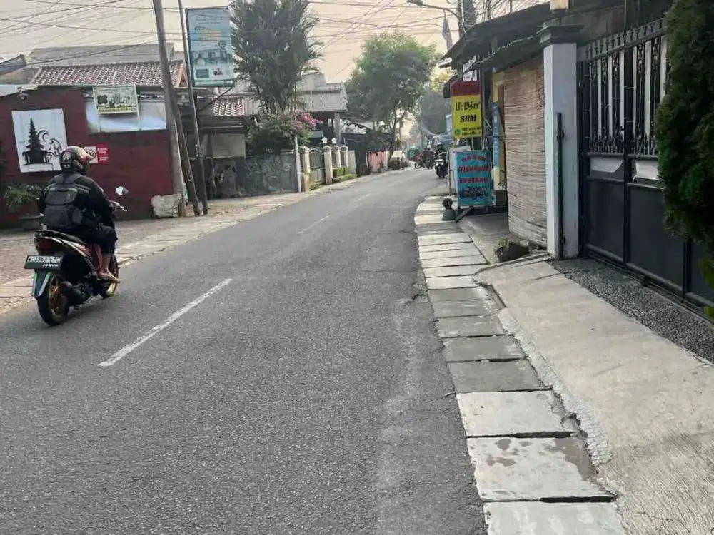 Dijual Tanah bonus bangunan pinggir jalan raya di Srengseng Sawah Jagakarsa Jakarta Selatan