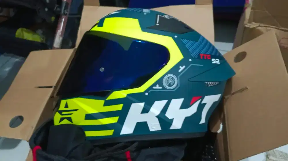 Helm full face KYT