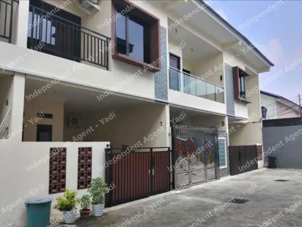 Jual rumah 2 lantai di pinggir jalan caman lokasi dekat villa jatibening akses toll dan lrt
