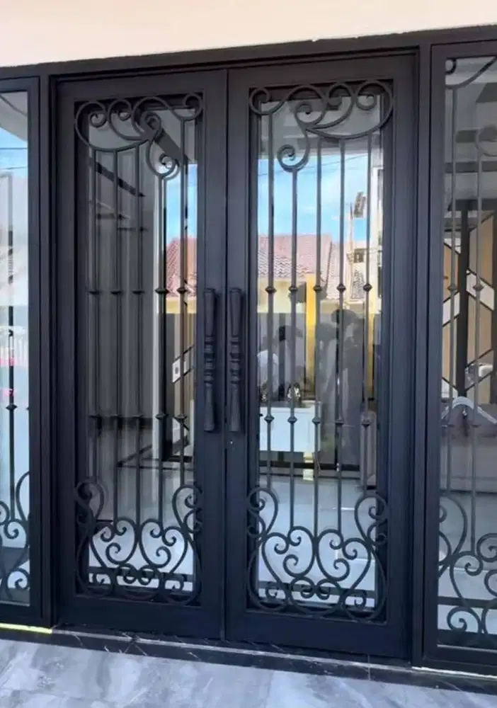 Pintu besi medan