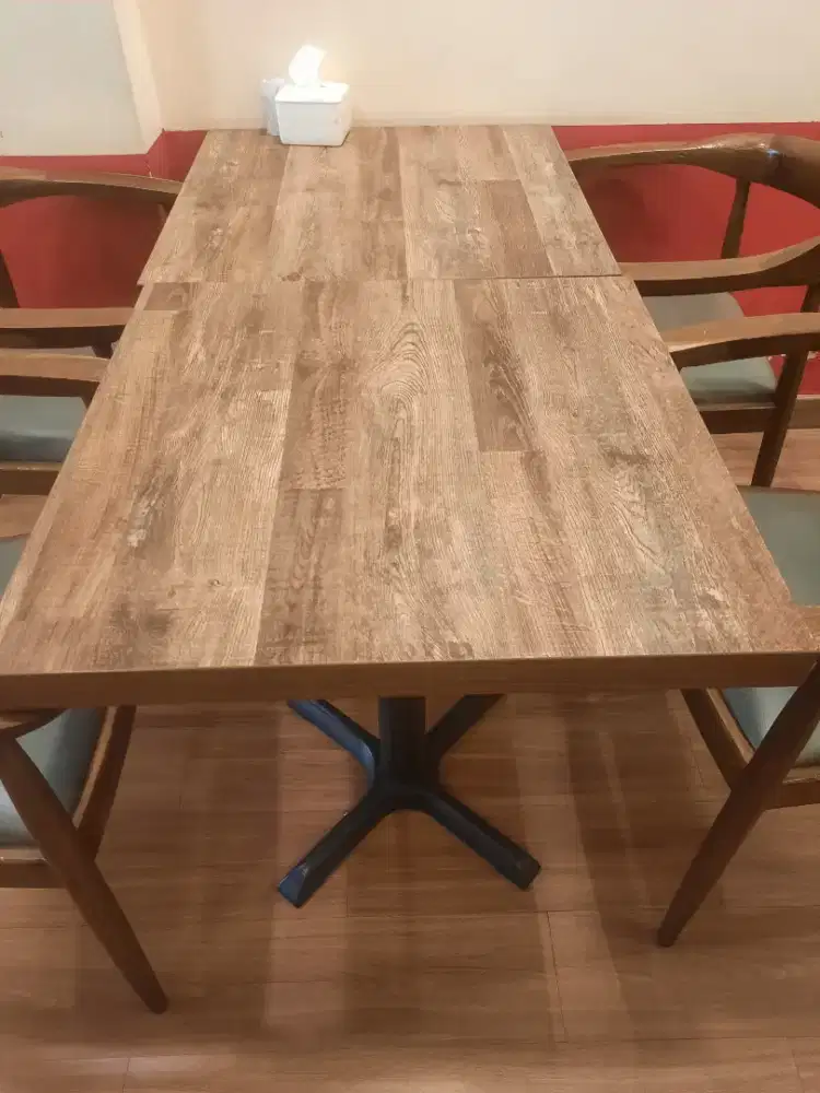 Meja kursi kafe