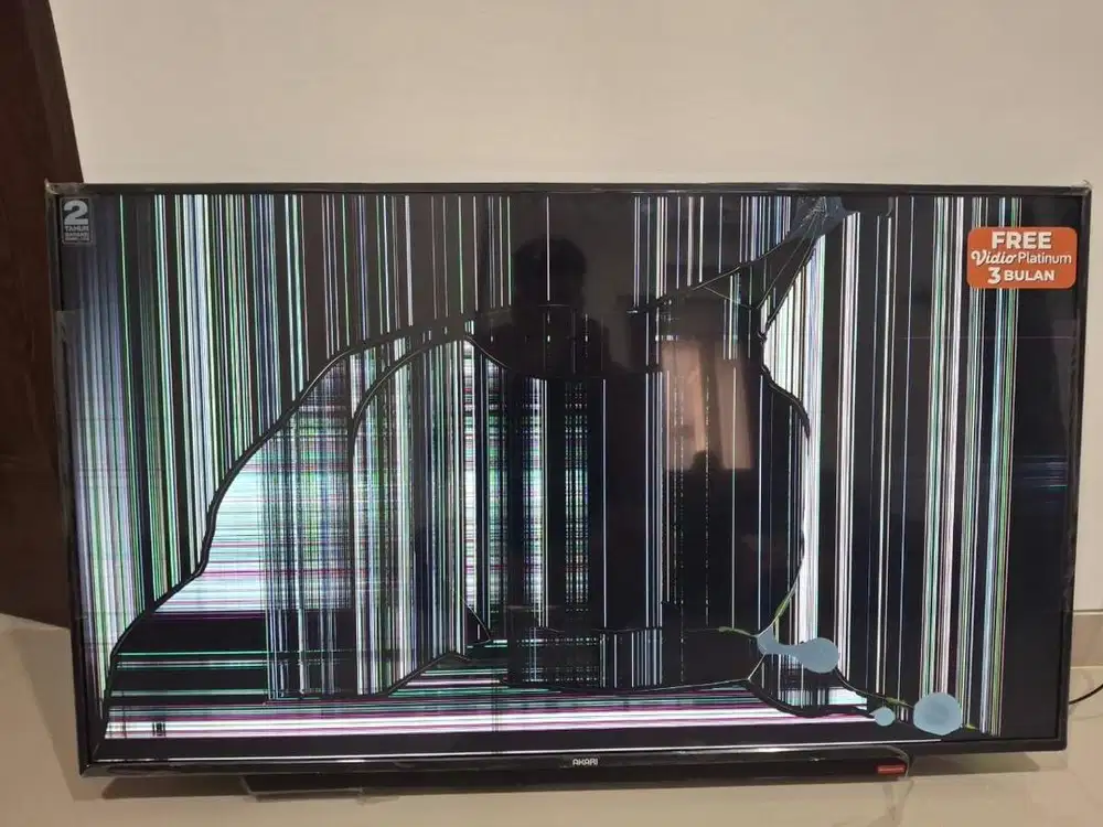 di jual tv akira 50 inc keadaan lcd nya rusak