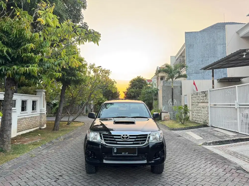 Toyota Hilux 2.5 E Diesel Manual 2012 Facelift Hitam Plat B