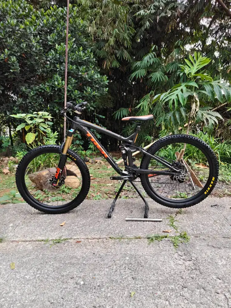 Sepeda Trek Slash 8 not Polygon santa cruz