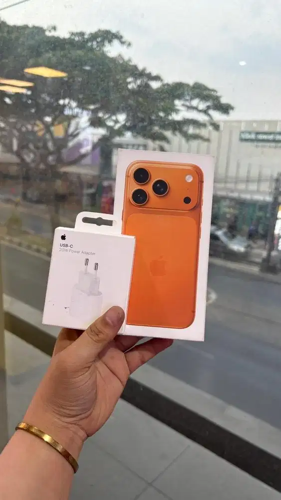 Iphone 17 pro free adaptor original