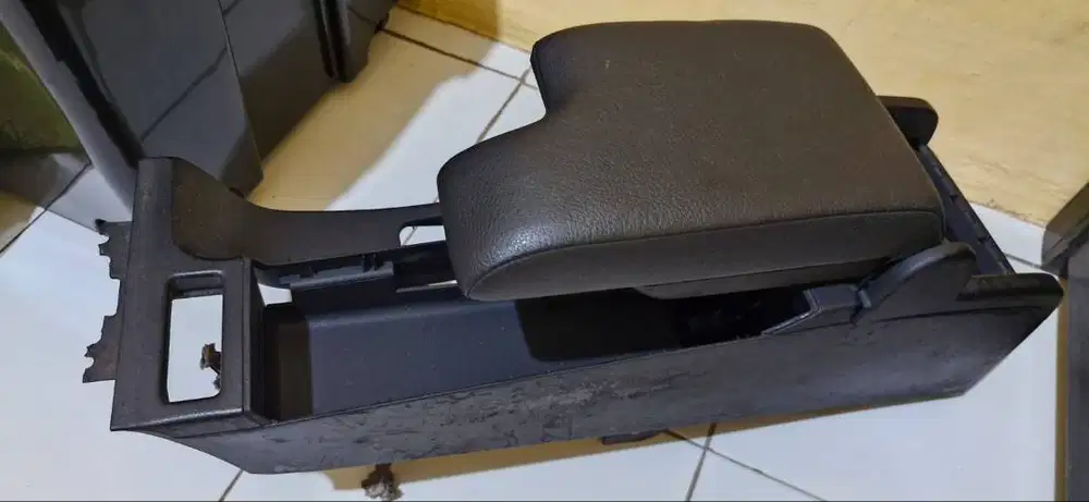 Arm Rest Consol box tengah BMW E46