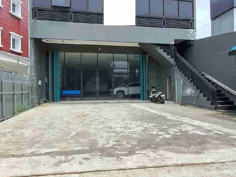 Disewakan gedung 3 lantai Bekasi Kota lokasi strategis pinggir jalan raya