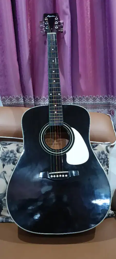 Gitar akustik Capollus